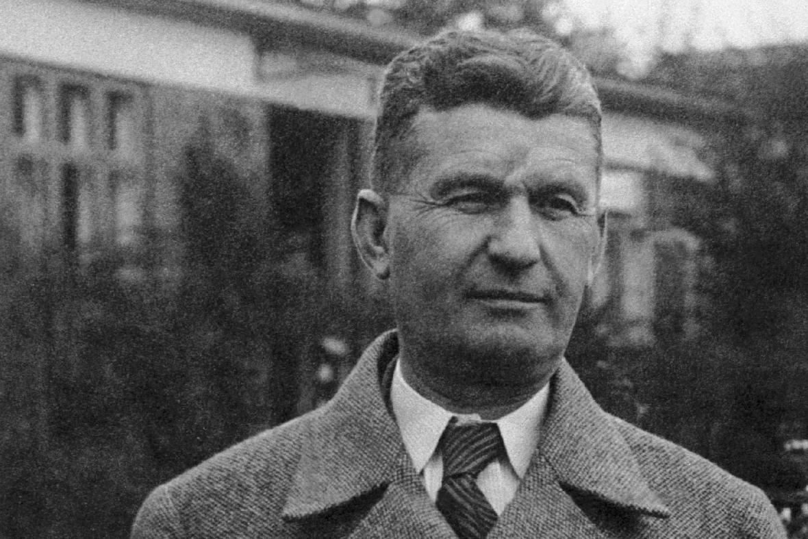 Nečakajte na pochvaly iných, začnite sa chváliť sami. Na sebaúcte staval aj Tomáš Baťa
