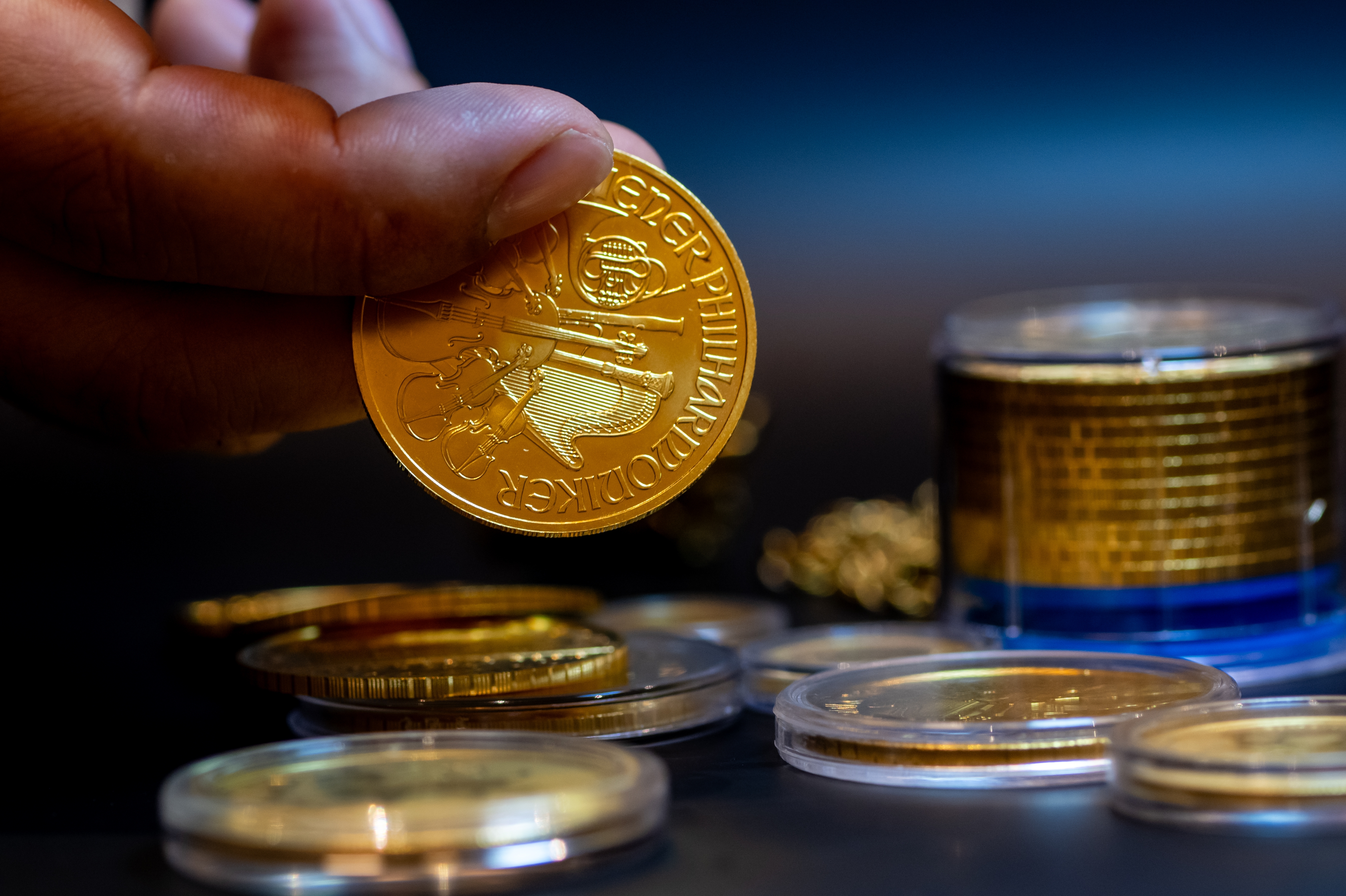 Podľa Investinglive sa zlato chystá na útok na rekordnú cenu